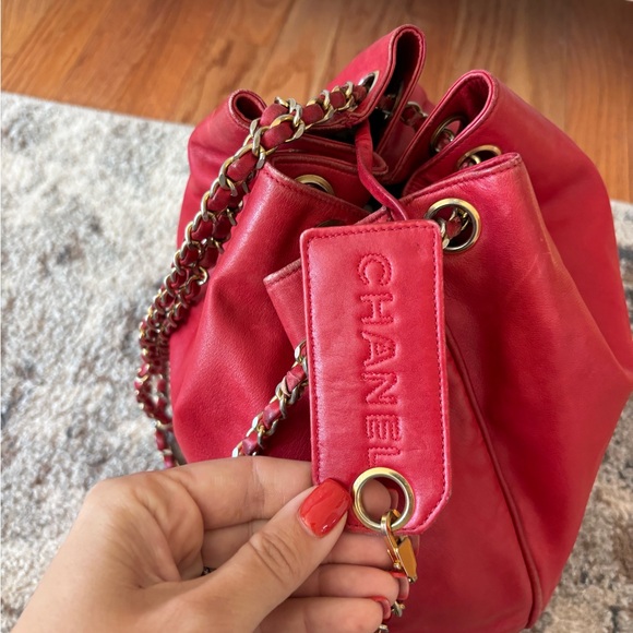 Authentic CHANEL red lambskin bucket with pouch - Picture 13 of 14
